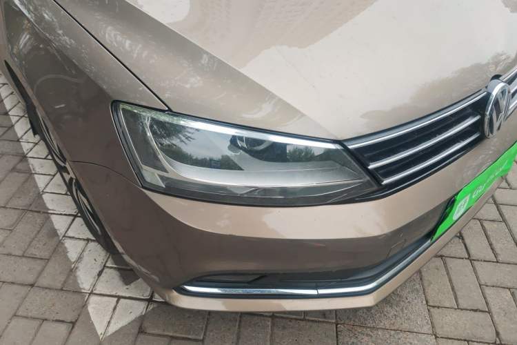 Used Volkswagen Sagitar 2017 180TSI Automatic Luxury Edition Right Front Headlight