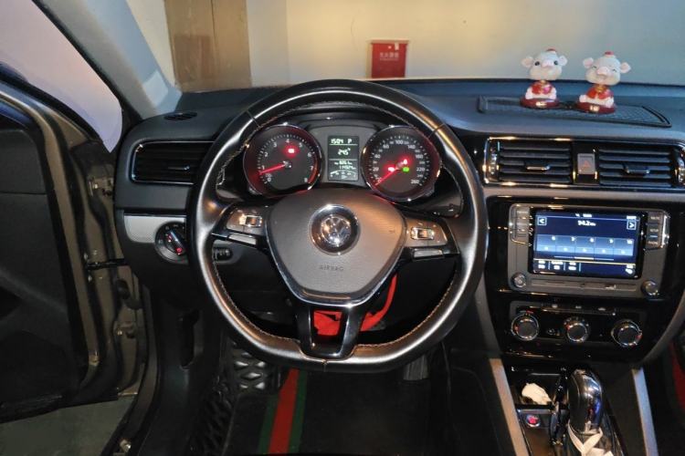 Used Volkswagen Sagitar 2017 1.6L Automatic Comfort Model Steering Wheel