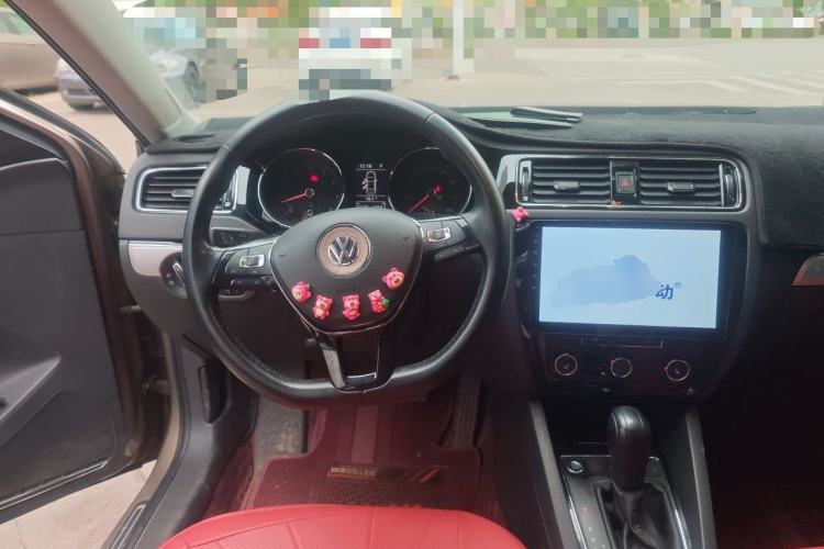 Used Volkswagen Sagitar 2017 180TSI Automatic Luxury Edition Steering Wheel