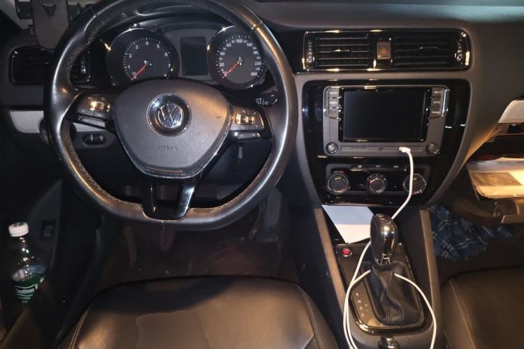 Used Volkswagen Sagitar 2017 1.6L Automatic Comfort Model Center Console