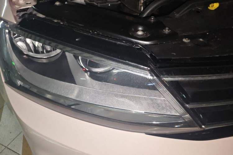 Used Volkswagen Sagitar 2017 1.6L Automatic Comfort Model Right Front Headlight