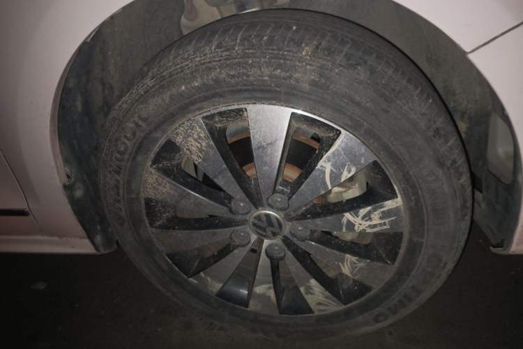 Used Volkswagen Sagitar 2017 1.6L Automatic Comfort Model Right Front Wheel Hub
