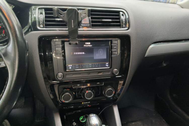 Used Volkswagen Sagitar 2017 230TSI Automatic Comfort Version Audio And AC Panel