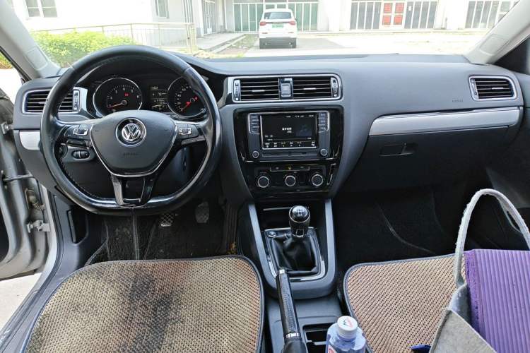 Used Volkswagen Sagitar 2017 1.6L Manual Comfort Model Center Console