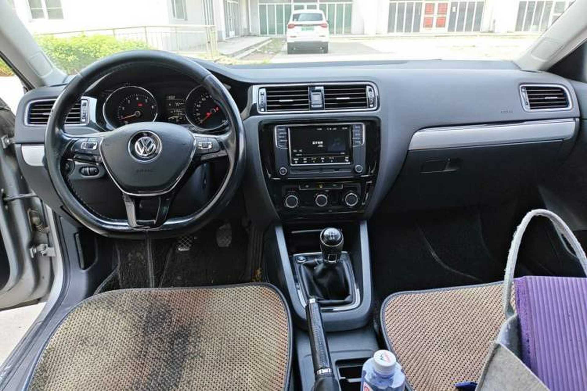 Used Volkswagen Sagitar 2017 1.6L Manual Comfort Model Center Console