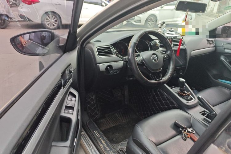 Used Volkswagen Sagitar 2017 230TSI Automatic Comfort Version Driver Seat