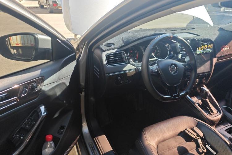 Used Volkswagen Sagitar 2017 230TSI Automatic Luxury Edition Driver Seat