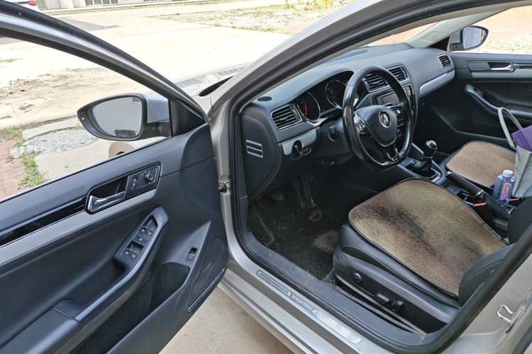 Used Volkswagen Sagitar 2017 1.6L Manual Comfort Model Driver Seat