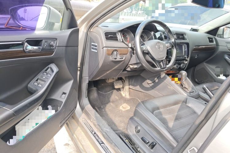 Used Volkswagen Sagitar 2017 230TSI Automatic Luxury Edition Driver Seat