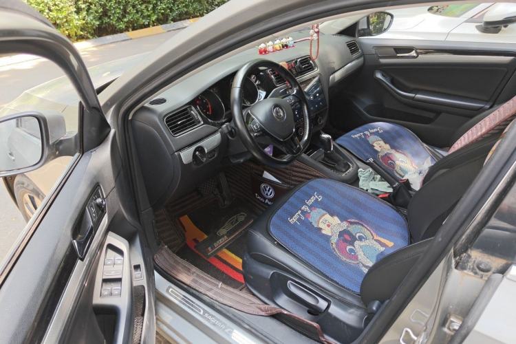 Used Volkswagen Sagitar 2017 230TSI Automatic Comfort Version Driver Seat