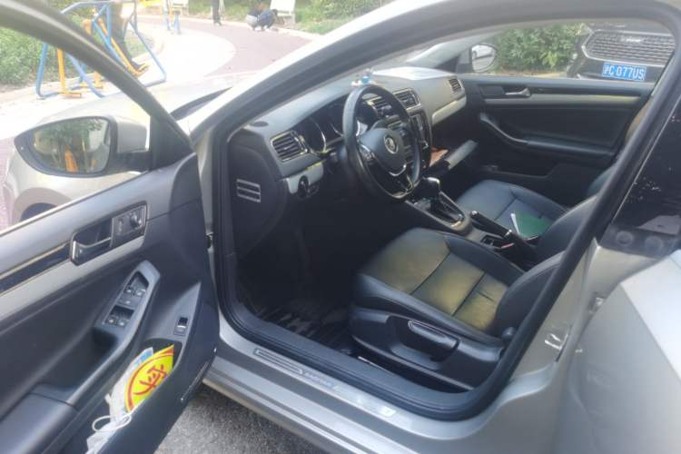 Used Volkswagen Sagitar 2017 230TSI Automatic Comfort Version Driver Seat