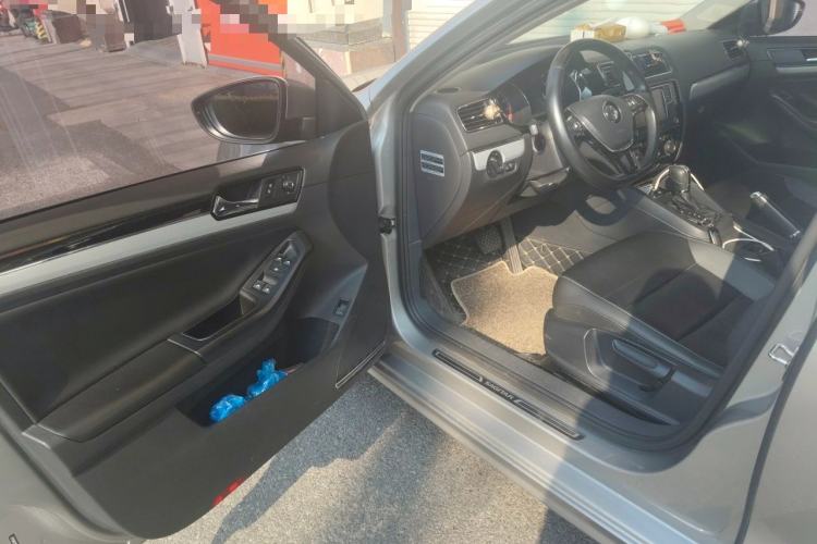 Used Volkswagen Sagitar 2017 230TSI Automatic Comfort Version Driver Seat