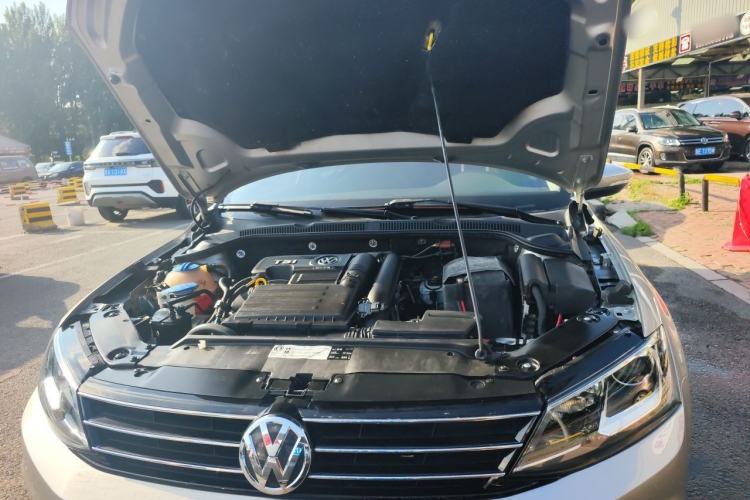 Used Volkswagen Sagitar 2017 230TSI Automatic Luxury Edition Engine Bay