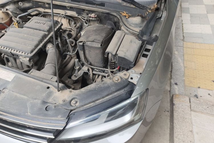 Used Volkswagen Sagitar 2017 1.6L Manual Comfort Model Engine Bay Left