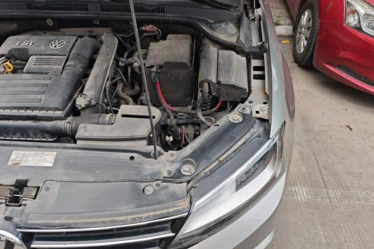 Used Volkswagen Sagitar 2017 230TSI Automatic Comfort Version Engine Bay Left