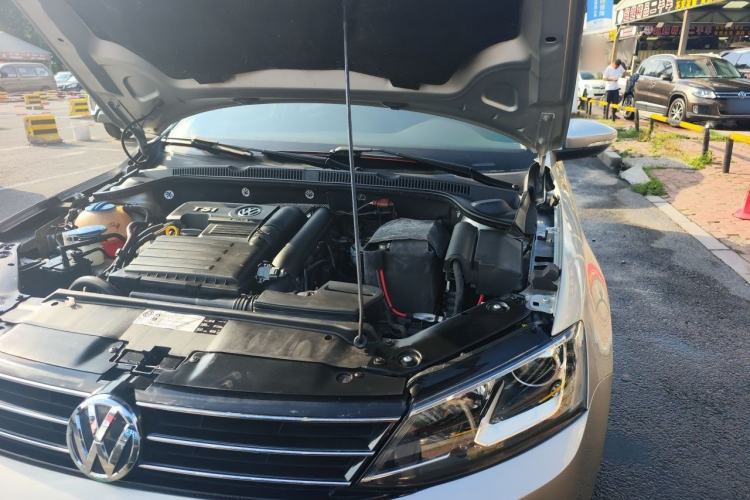 Used Volkswagen Sagitar 2017 230TSI Automatic Luxury Edition Engine Bay Left
