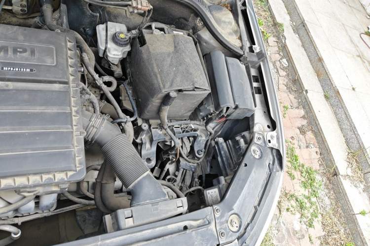 Used Volkswagen Sagitar 2017 1.6L Manual Comfort Model Engine Bay Left