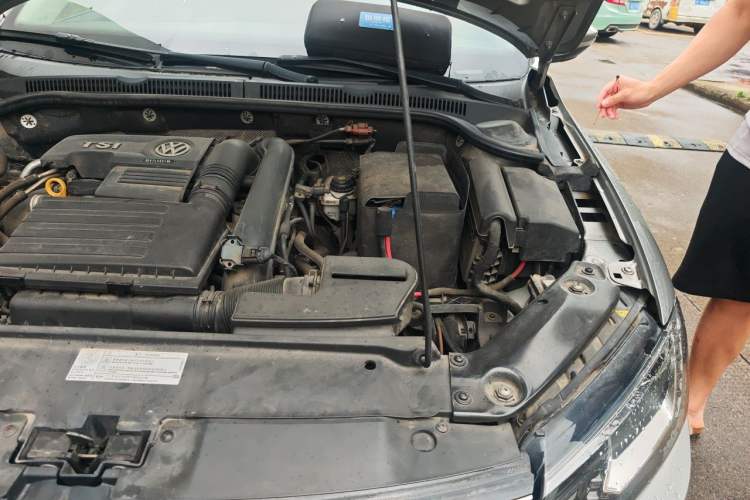 Used Volkswagen Sagitar 2017 230TSI Automatic Luxury Edition Engine Bay Left