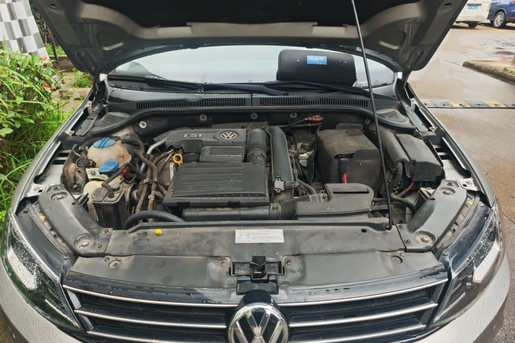 Used Volkswagen Sagitar 2017 230TSI Automatic Luxury Edition Engine Bay