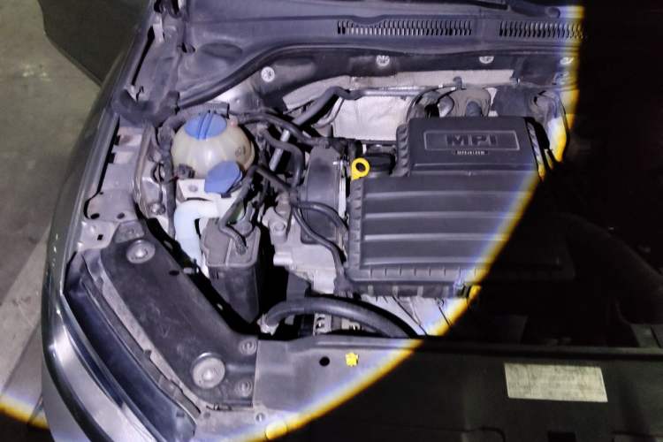 Used Volkswagen Sagitar 2017 1.6L Manual Comfort Model Engine Bay Right