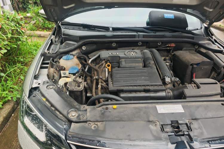 Used Volkswagen Sagitar 2017 230TSI Automatic Luxury Edition Engine Bay Right