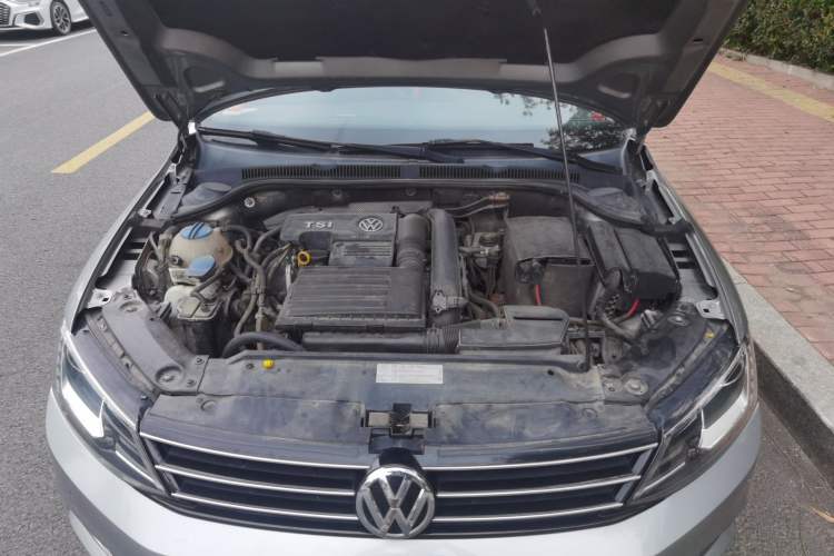 Used Volkswagen Sagitar 2017 230TSI Automatic Luxury Edition Engine Bay