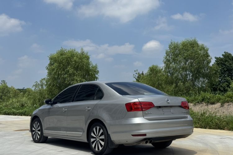 Used Volkswagen Sagitar 2017 230TSI Automatic Comfort Version Exterior 5