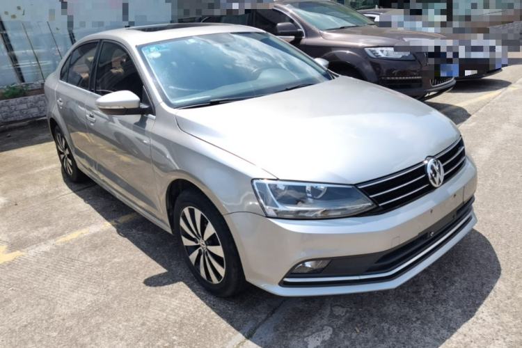 Used Volkswagen Sagitar 2017 230TSI Automatic Comfort Version Front Right 45 Deg