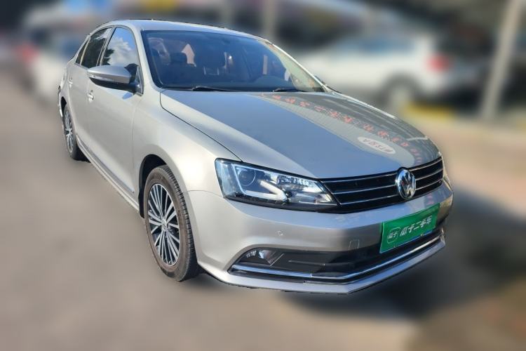Used Volkswagen Sagitar 2017 230TSI Automatic Luxury Edition Front Right 45 Deg