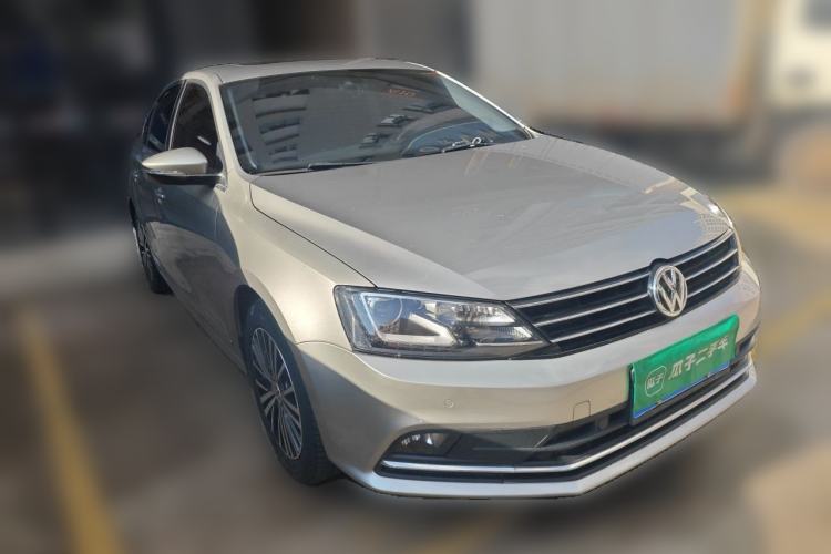 Used Volkswagen Sagitar 2017 230TSI Automatic Luxury Edition Front Right 45 Deg