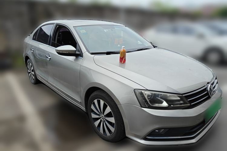 Used Volkswagen Sagitar 2017 230TSI Automatic Comfort Version Front Right 45 Deg
