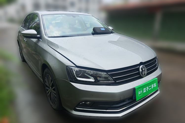 Used Volkswagen Sagitar 2017 230TSI Automatic Luxury Edition Front Right 45 Deg