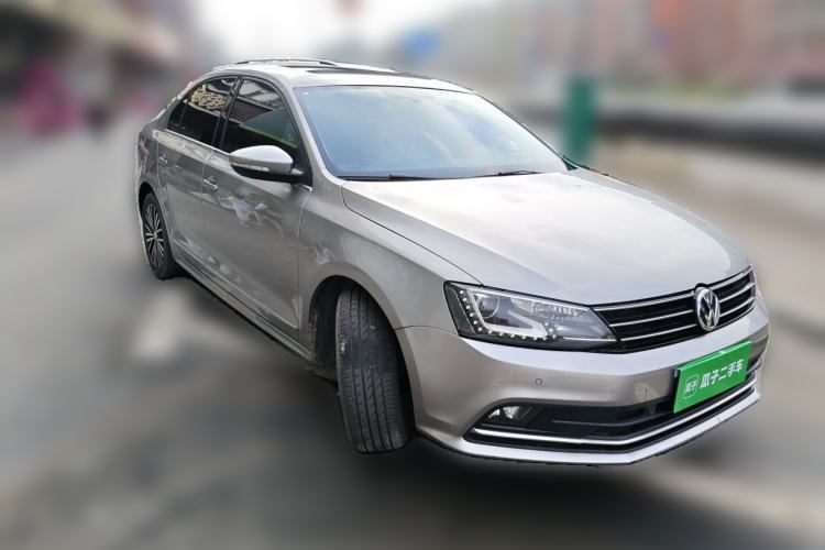 Used Volkswagen Sagitar 2017 230TSI Automatic Luxury Edition Front Right 45 Deg
