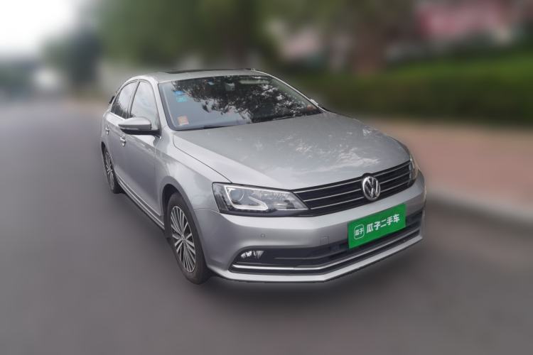 Used Volkswagen Sagitar 2017 230TSI Automatic Luxury Edition Front Right 45 Deg