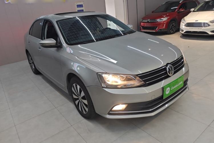 Used Volkswagen Sagitar 2017 230TSI Automatic Comfort Version Front Right 45 Deg