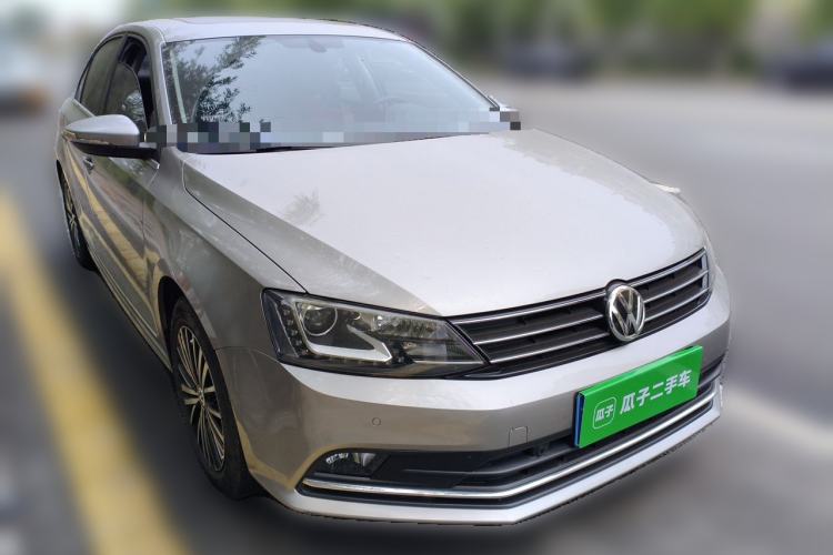 Used Volkswagen Sagitar 2017 230TSI Automatic Luxury Edition Front Right 45 Deg