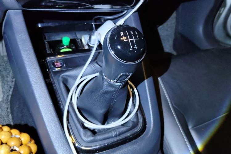 Used Volkswagen Sagitar 2017 1.6L Manual Comfort Model Gear Lever