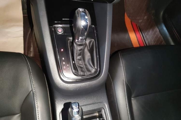 Used Volkswagen Sagitar 2017 1.6L Automatic Comfort Model Gear Lever