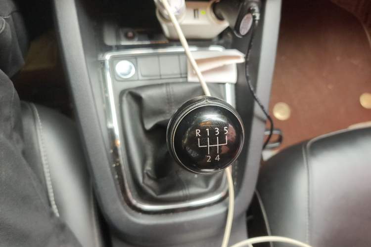 Used Volkswagen Sagitar 2017 1.6L Manual Comfort Model Gear Lever