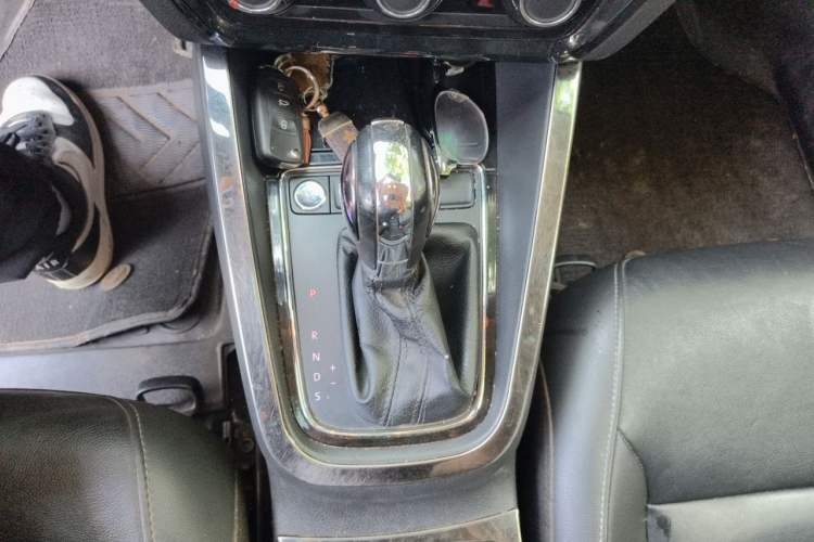 Used Volkswagen Sagitar 2017 1.6L Automatic Comfort Model Gear Lever