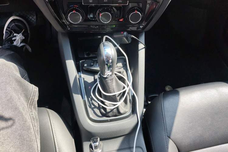 Used Volkswagen Sagitar 2017 1.6L Automatic Comfort Model Gear Lever