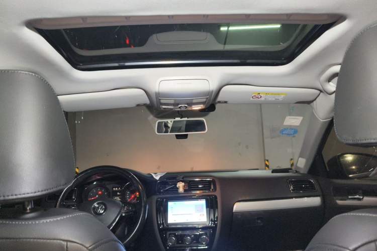 Used Volkswagen Sagitar 2017 230TSI Automatic Comfort Version Headliner