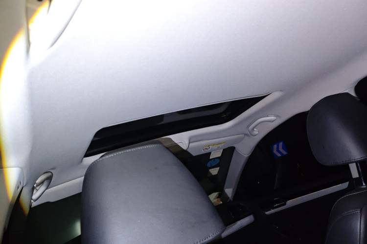 Used Volkswagen Sagitar 2017 230TSI Automatic Comfort Version Headliner
