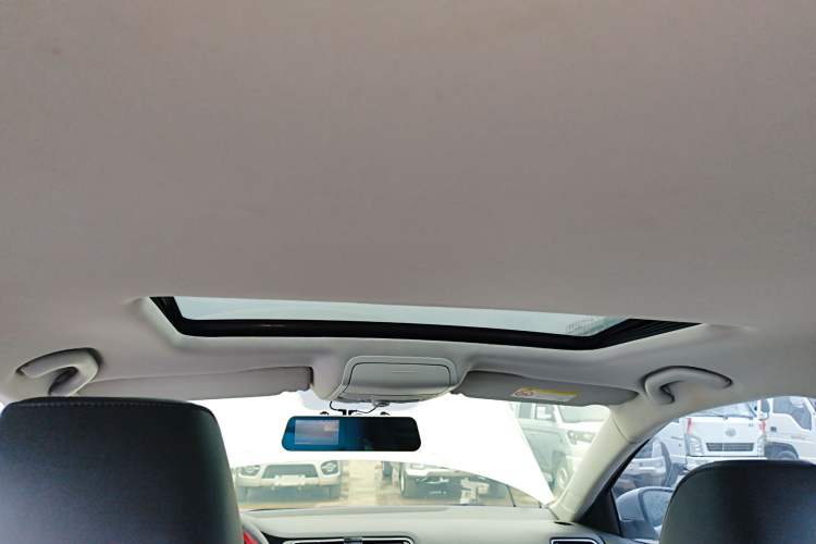 Used Volkswagen Sagitar 2017 230TSI Automatic Comfort Version Headliner