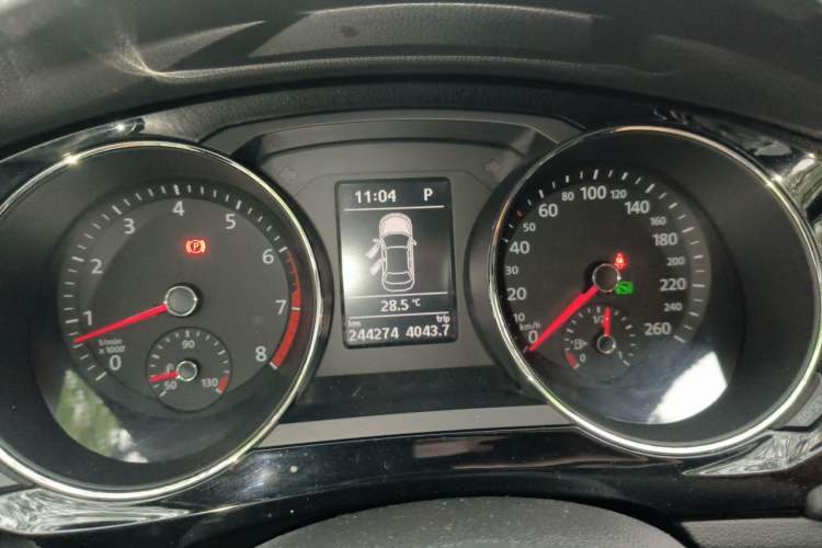 Used Volkswagen Sagitar 2017 230TSI Automatic Comfort Version Instrument Cluster