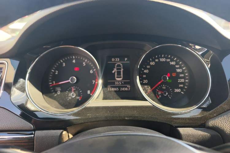 Used Volkswagen Sagitar 2017 230TSI Automatic Luxury Edition Instrument Cluster