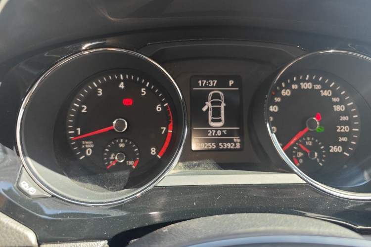 Used Volkswagen Sagitar 2017 230TSI Automatic Luxury Edition Instrument Cluster