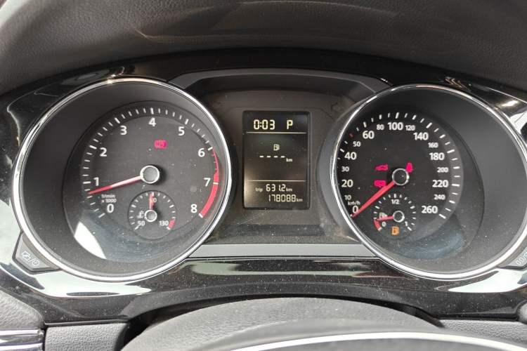 Used Volkswagen Sagitar 2017 230TSI Automatic Comfort Version Instrument Cluster