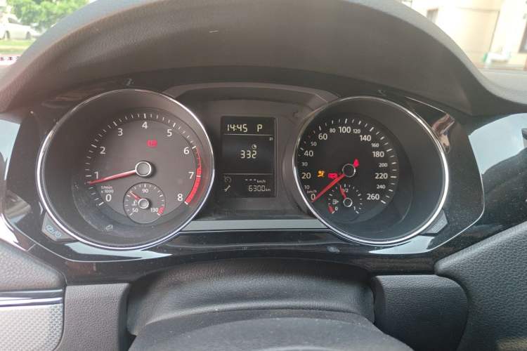 Used Volkswagen Sagitar 2017 230TSI Automatic Comfort Version Instrument Cluster