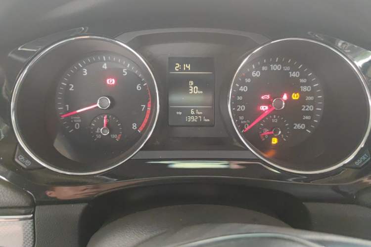 Used Volkswagen Sagitar 2017 230TSI Manual Comfort Model Instrument Cluster